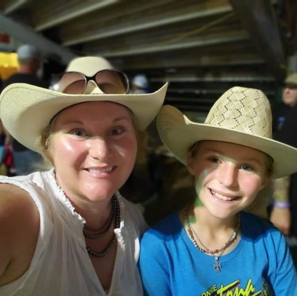 Meet your Posher, Laura - Picture 1 of 1